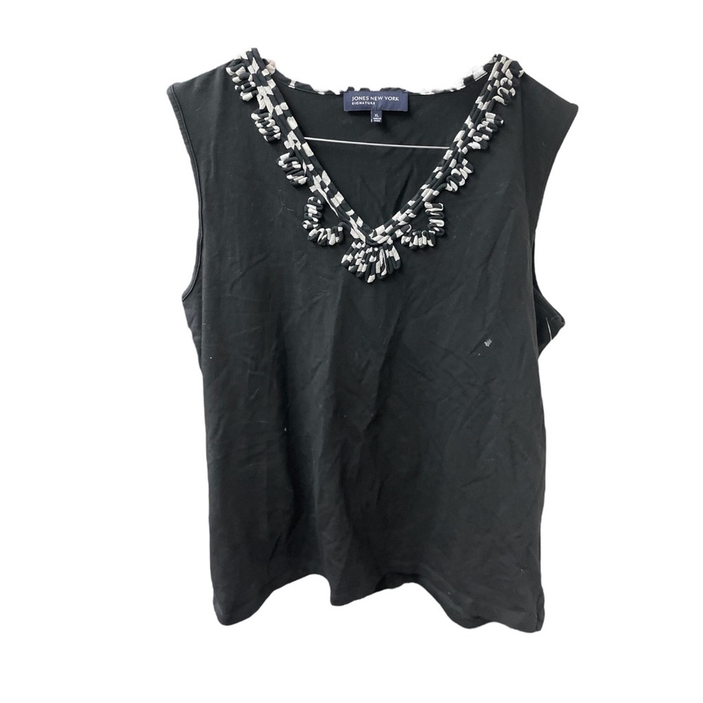 ✨BLACK TEE| RUFFLE DETAIL - Picture 2 of 4